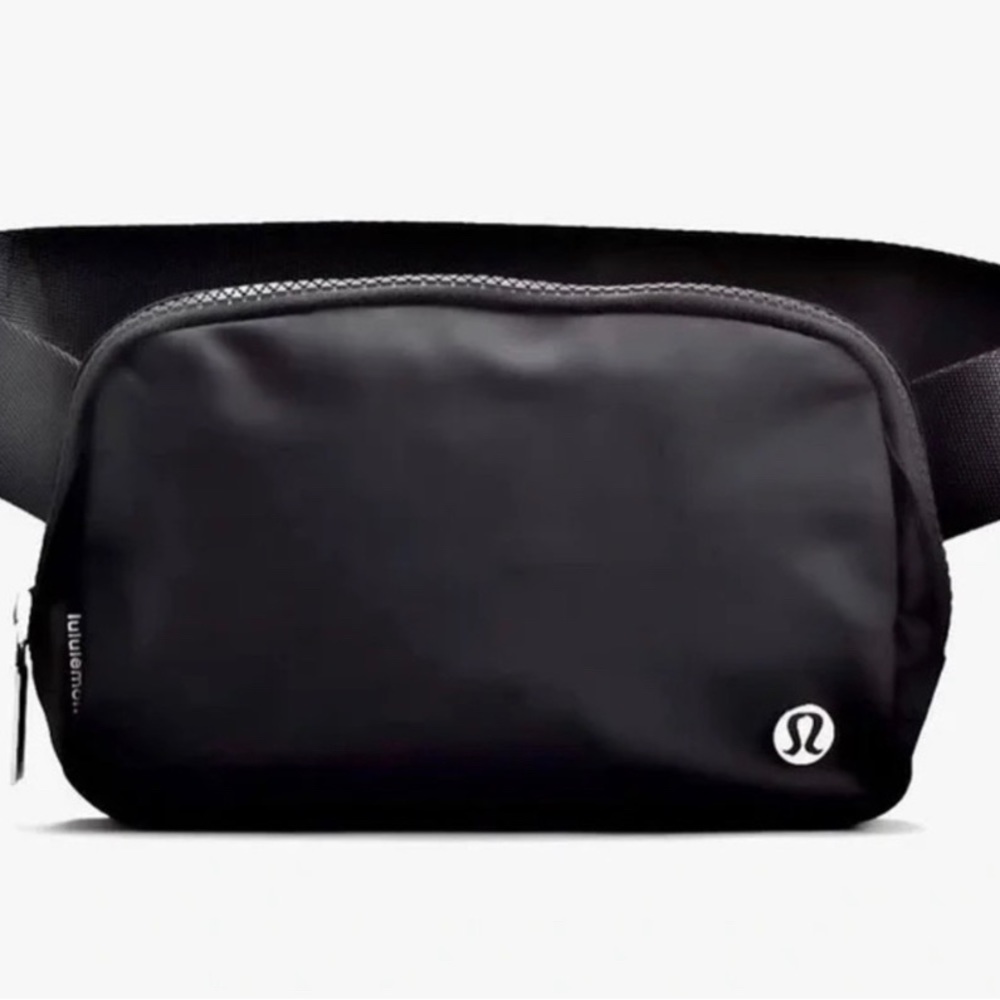 Lululemon Black Everywhere Belt Bag NWT